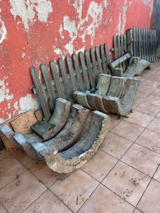 Set de 4 Jardineras Curvas de Piedra