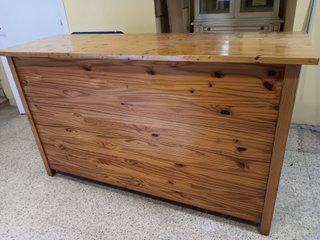 Mostrador de madera de pino