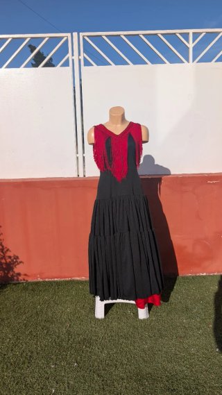 627 Vestido de flamenca negro y rojo