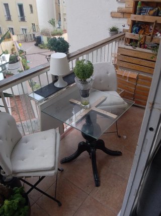 Mesa de Cristal con Base de Madera