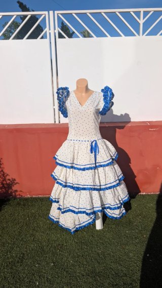 628 Vestido de gitana blanco y azul