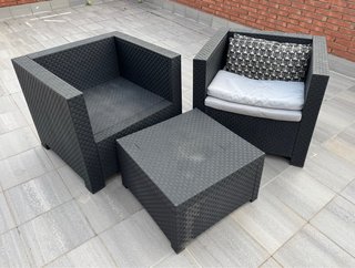 Conjunto de Terraza: 2 Sillones y Mesa