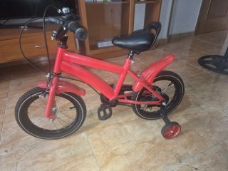 Bicicleta Infantil Roja con Ruedines