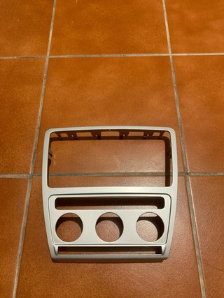 Carcasa Radio Skoda Octavia 2007