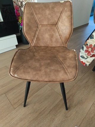 4 Sillas de comedor con estructura metálica