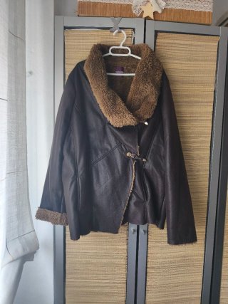 Chaqueta de pelo marrón