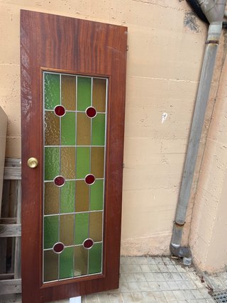 Puerta de Madera con Cristal Geométrico