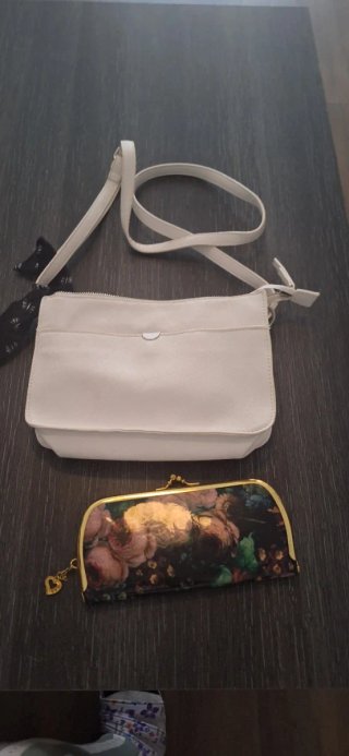 Bolso Blanco y Cartera Estampada