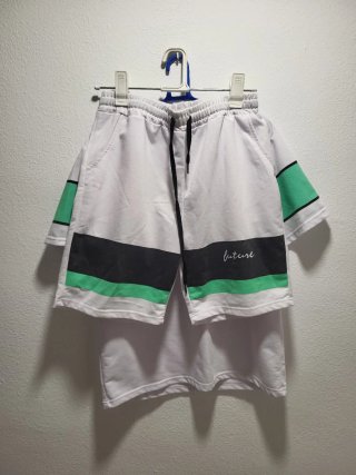 Conjunto de chándal blanco y verde
