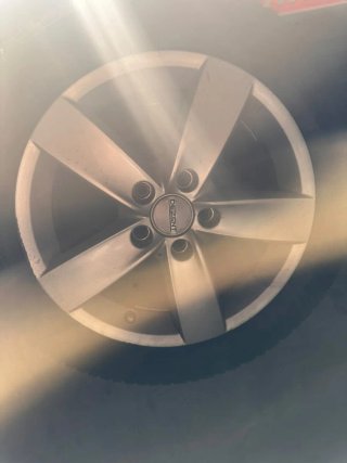 Hola Vendo ruedas con llantas de audi A3 seat león