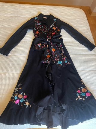 Conjunto Blusa y Falda con Bordados