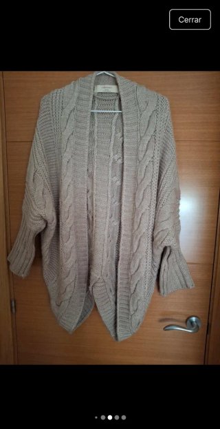 Poncho de punto de ochos Zara beige