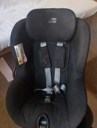 Silla de coche Britax Römer es jitatoria