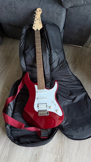 Guitarra Eléctrica Yamaha Pacifica 012 Roja