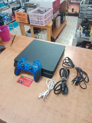 CONSOLA SONY PS4 SLIM 500GB 14.00 MANDO Y CABLES
