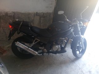 Moto Daelim Roadwin Negra.