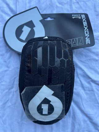 Coderas NUEVAS SixSixOne Riot talla S