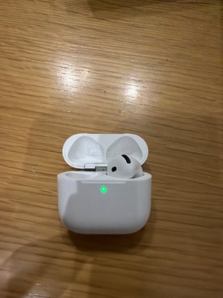 AirPods 4 con estuche de carga, Falta un auricular