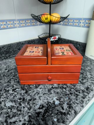 Costurero de Madera Vintage