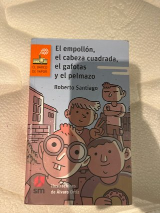 El empollón, el cabeza cuadrada, el gafotas y e...