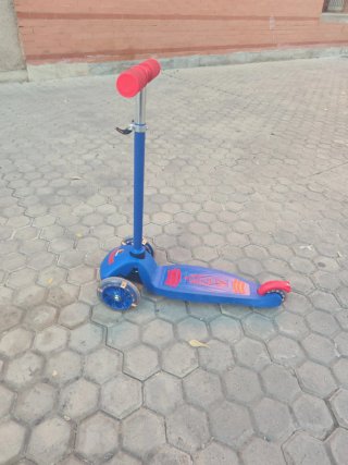 Patinete Infantil de Tres Ruedas