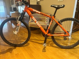 Bicicleta de Montaña Naranja.