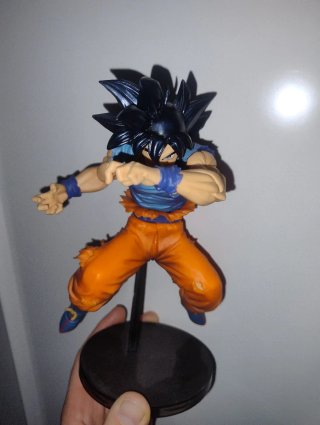 Figura Goku Ultra Instinto (Dragon Ball)