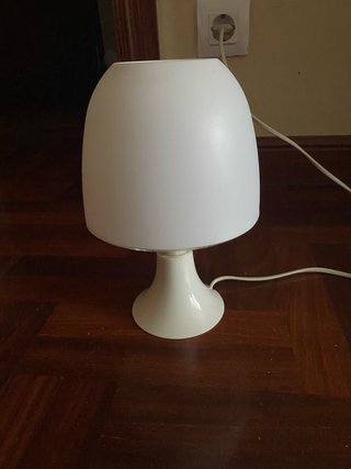 Lámpara de mesa blanca