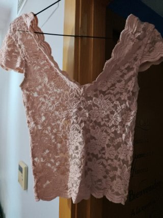 Camiseta de encaje rosa