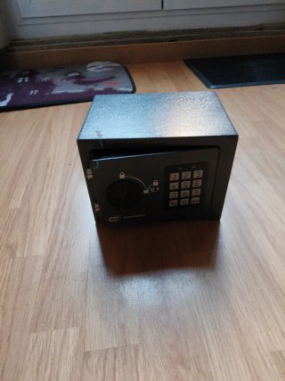 Caja fuerte pequeña con teclado