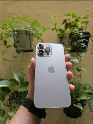 iPhone 16 Pro Max Plateado