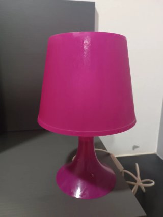 Lámpara de mesa Ikea rosa