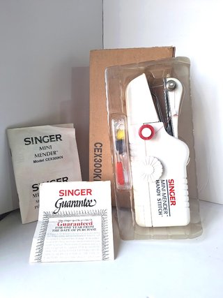 Mini Máquina de Coser Portátil SINGER. Nueva