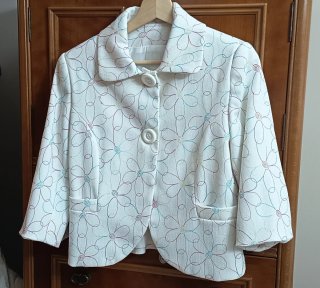 Chaqueta corta estampada