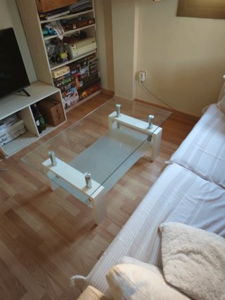 Mesa de centro con sobre de cristal