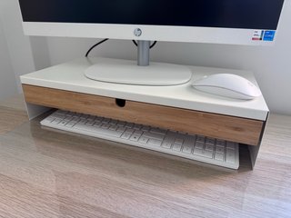 Alzador de pantalla IKEA