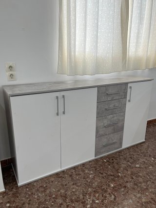 Chollo aparador de 3 puertas y 4 cajones barato