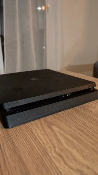 PS4 Slim 500GB + cables + mando