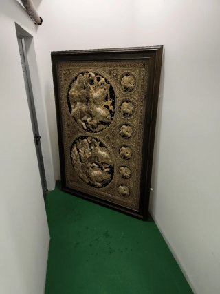 Cuadro Decorativo con Relieve Dorado