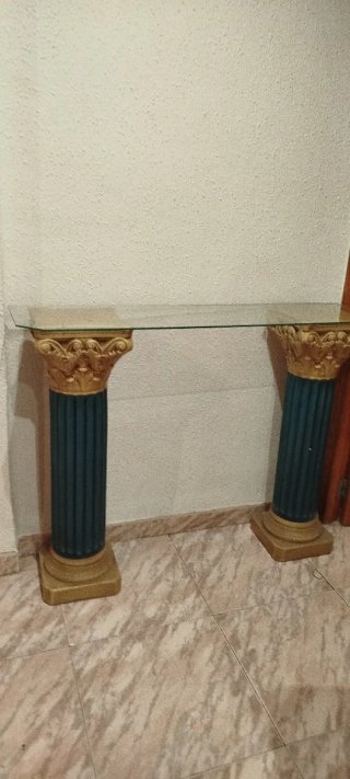 Mueble recibidor con columnas