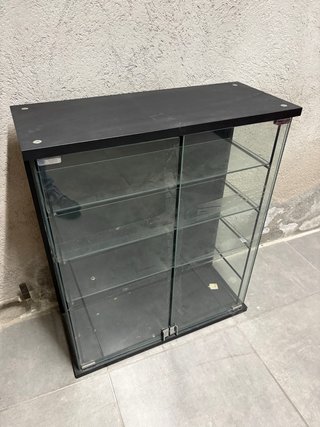 Vitrina Expositora Negra con Puertas de Cristal