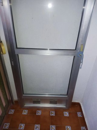 Puerta de Aluminio con Cristal