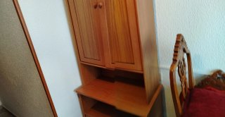 Mueble auxiliar de madera / Armario con balda