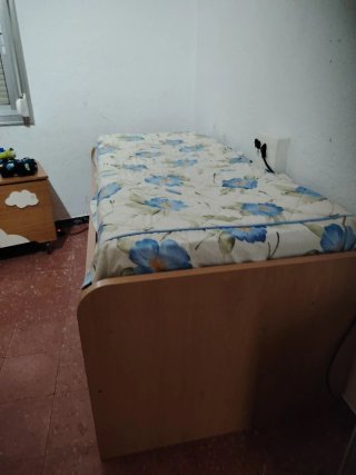 Cama Individual con Estructura de Madera