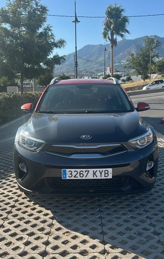 KIA Stonic 2019 Drive Bitono excelente estado