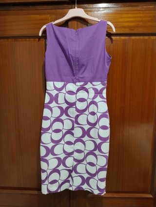 Vestido de fiesta morado y blanco