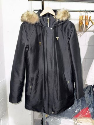 Parka Negra Mango