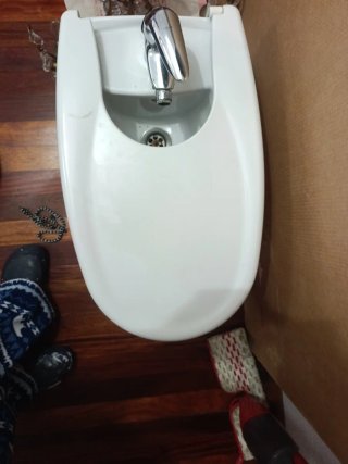 Bidé de cerámica blanco
