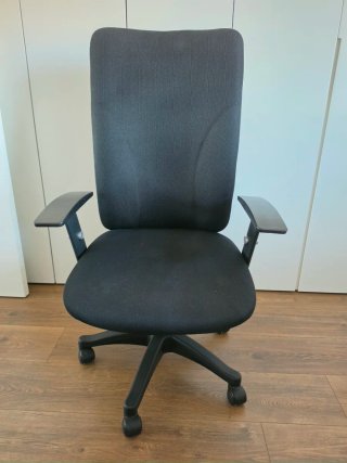 Silla de escritorio negra