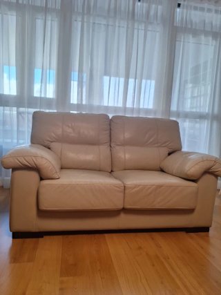 Sofa de dos plazas piel vacuno auténtica ortoño.